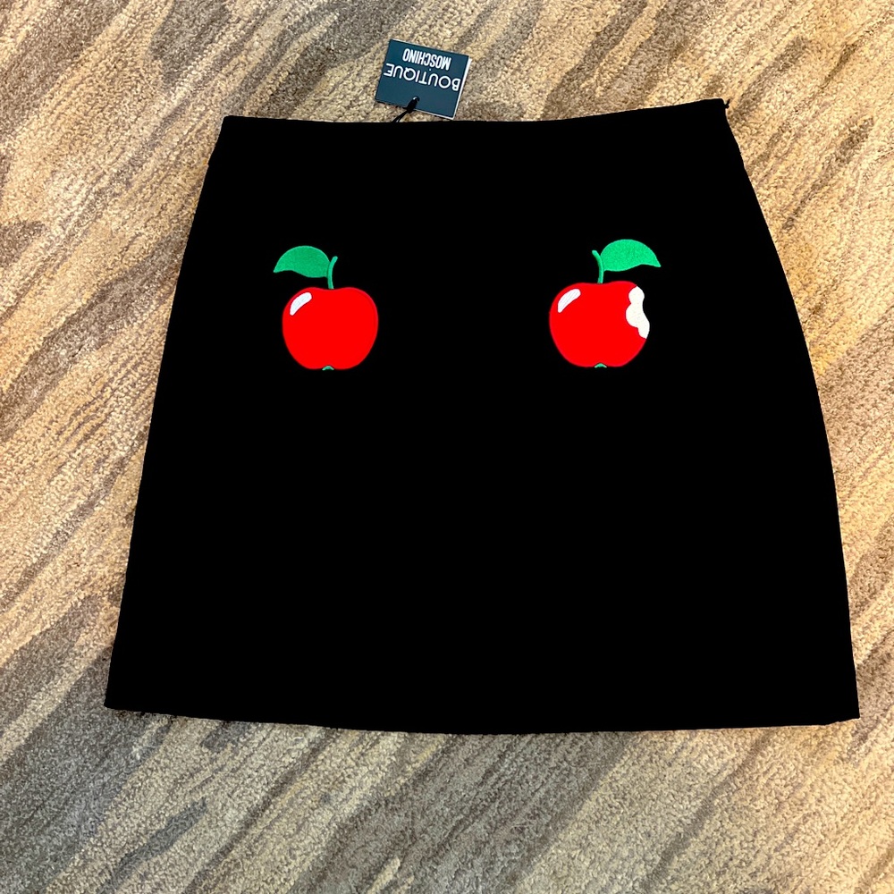 Boutique Moschino apple patch mini skirt Size 10 new tags $$$$ - Picture 1 of 7